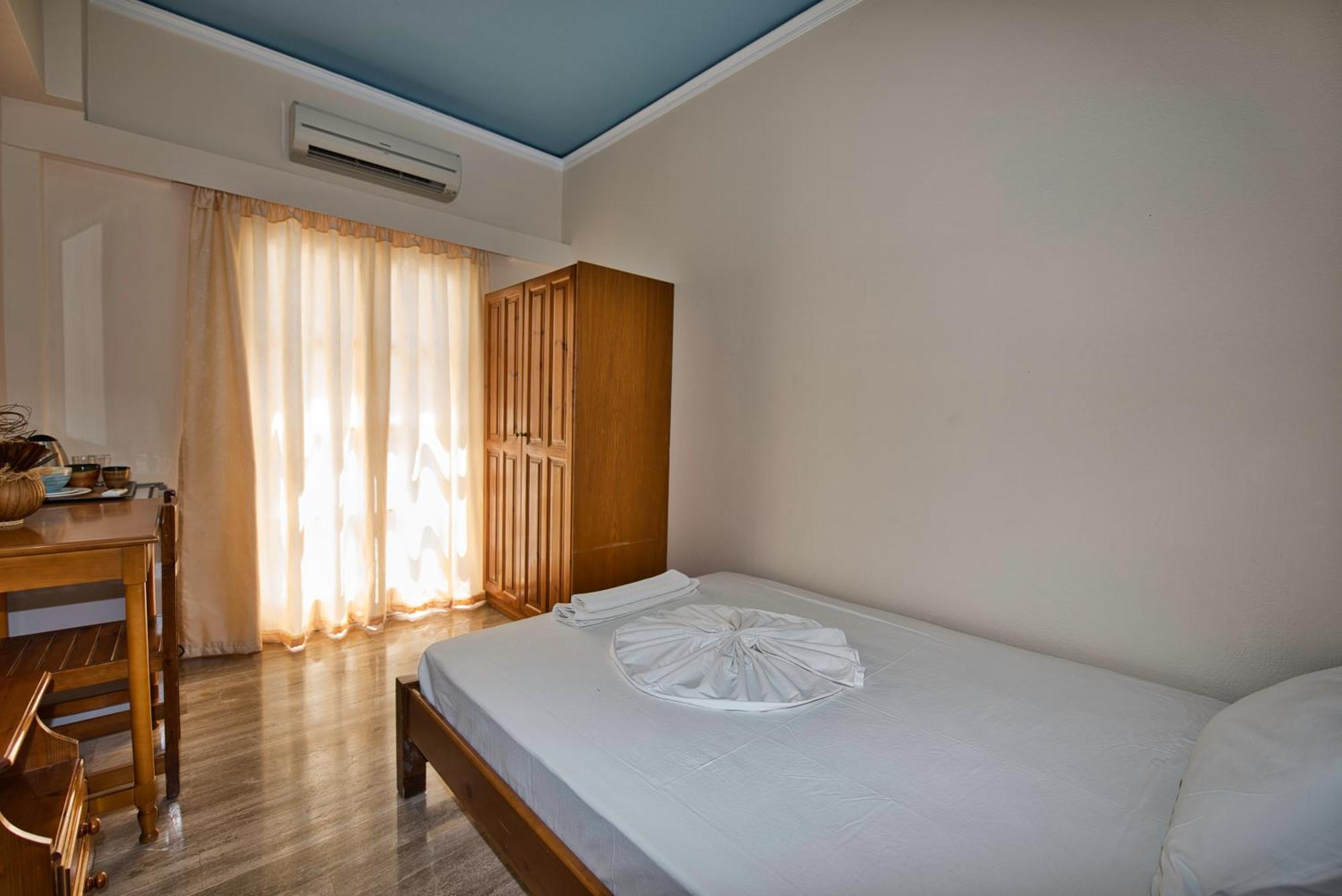 Villa Nikos Karamolegkos Kamari Exteriör bild
