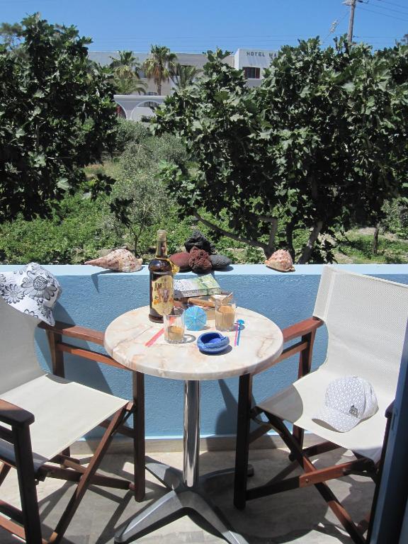 Villa Nikos Karamolegkos Kamari Exteriör bild