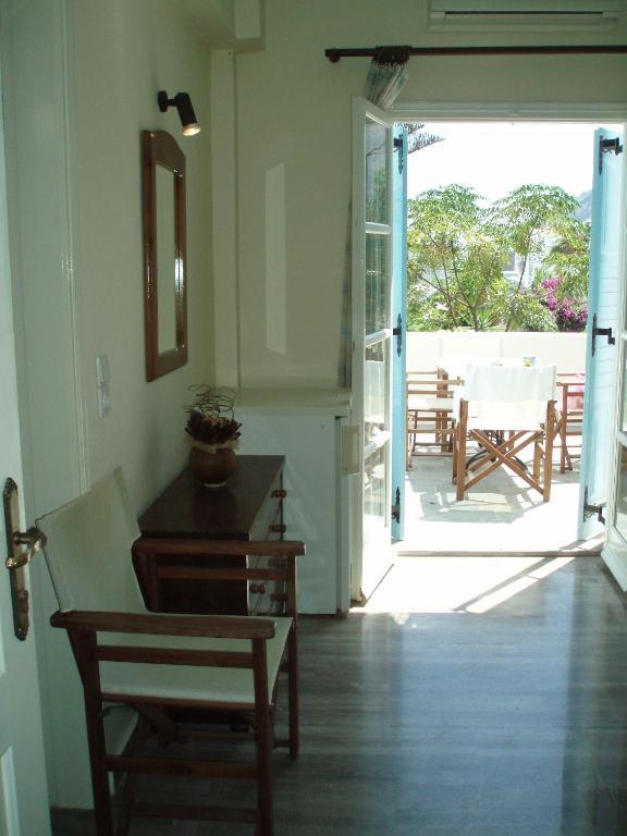 Villa Nikos Karamolegkos Kamari Rum bild