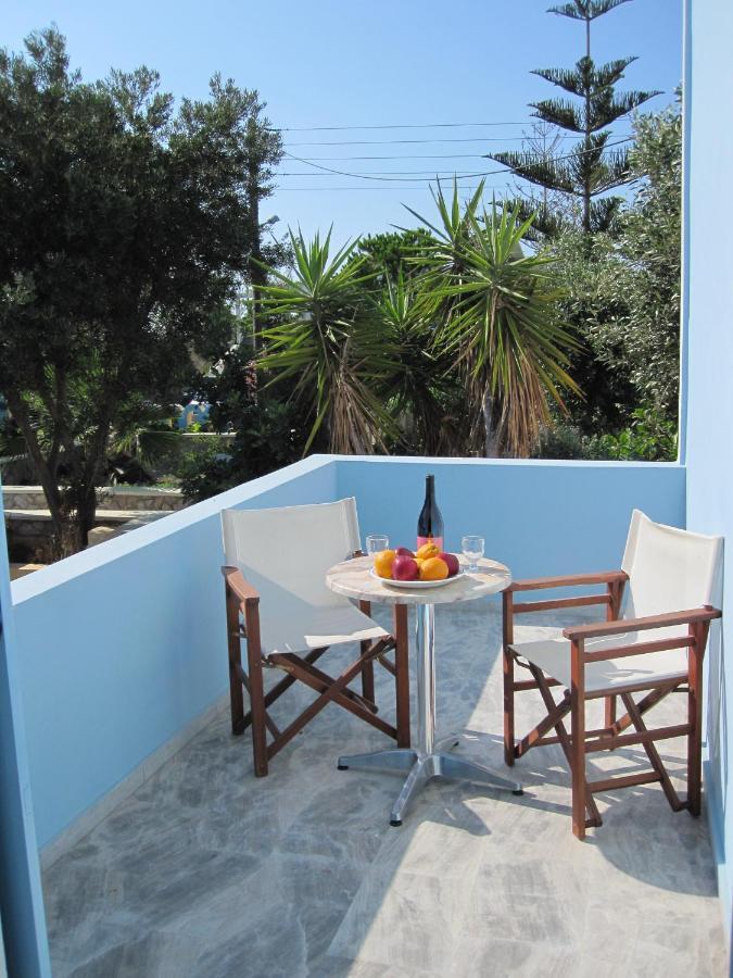 Villa Nikos Karamolegkos Kamari Rum bild